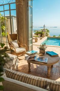 Bazén v ubytování Villa Caprichosa Boutique Hotels nebo v jeho okolí