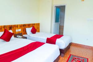 Postel nebo postele na pokoji v ubytování Hotel Pokhara Suites