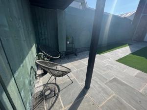 a view of a patio with a table and chairs at Hilton House in Barnsley