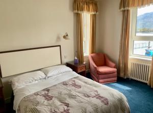 The Lochalsh Hotel - Views of Skye Bridge客房内的一张或多张床位