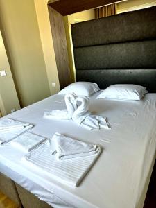A bed or beds in a room at Botabara Del Mar Boutique