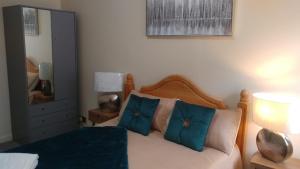 Postel nebo postele na pokoji v ubytování Dunoon Gourock Inverkip Apartment
