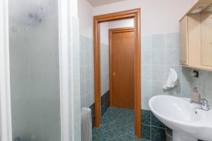 Et badeværelse på IN CORTILE + 16 billeder