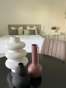 Postel nebo postele na pokoji v ubytování Wanderlust Petrisberg - Studio 54