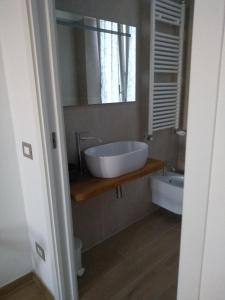 a bathroom with a tub and a sink and a mirror at Affittacamere Da Euro in La Spezia