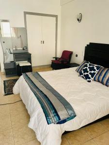 a bedroom with a large bed and a desk at STAR APPARTEMENT GAUTHIER in Casablanca
