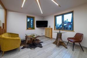 Televízia a/alebo spoločenská miestnosť v ubytovaní Chalet Margoni
