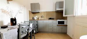 Kuchyňa alebo kuchynka v ubytovaní Fragos Apartments