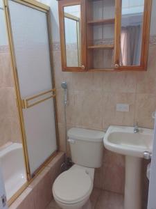 ห้องน้ำของ Comfortable 3-Bedroom Condo in Bellavista, Guayaquil