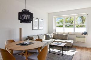 a living room with a couch and a table at Baltic Suite 16 in Stakendorfer Strand