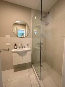 Koupelna v ubytování Villa Allende Golf complejo North Green alquiler Temporario