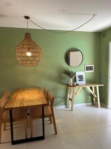 TV a/nebo společenská místnost v ubytování Villa Allende Golf complejo North Green alquiler Temporario