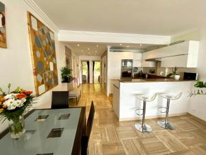 Η κουζίνα ή μικρή κουζίνα στο Le Panomagique