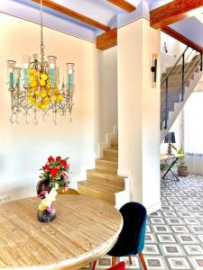 a dining room with a table and a chandelier at Casa Mediterranea- Les mil i una nits in Valencia