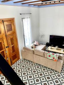 a living room with a couch and a window at Casa Mediterranea- Les mil i una nits in Valencia