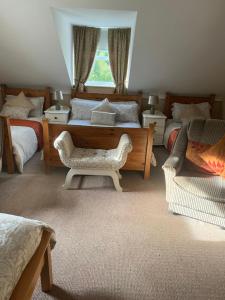 Postel nebo postele na pokoji v ubytování Heeneys Lodge B&B