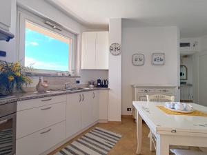 Kuchyň nebo kuchyňský kout v ubytování Splendida vista sul mare