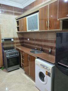 Η κουζίνα ή μικρή κουζίνα στο Abeer suites 2 +7 φωτογραφίες