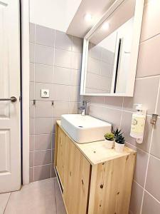 a bathroom with a sink and a mirror at Arriaga Douro House in Peso da Régua