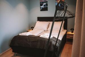 Postel nebo postele na pokoji v ubytování Lødingen Brygge