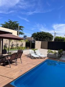 Bazén v ubytování Casa de Temporada Mouton nebo v jeho okolí