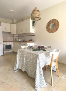 Kuchyň nebo kuchyňský kout v ubytování Casa Isa - Aire acondicionado - Piscina - Candelaria - Tenerife