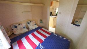 CAMPING LES PAILLOTES客房内的一张或多张床位