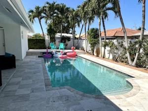 Bazén v ubytování Sunny Getaway: Relaxing Miami Home nebo v jeho okolí