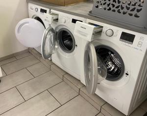 two washing machines sitting next to each other in a laundry room at Ferienwohnung Bad Freienwalde in Bad Freienwalde