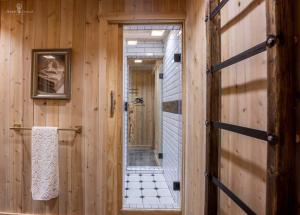 Φωτογραφία από το άλμπουμ του Chalet Mikua, 6 p. spa, billard, Forêt & Nature σε La Malbaie