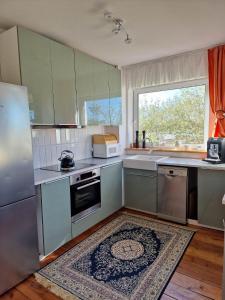 Ett kök eller pentry på Rest in Manowo - Holiday Home Baltic Sea