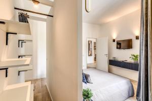 Una cama o camas en una habitación de Vatican Charming Home