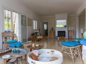 Et opholdsområde på Luxury White Castle Ibiza