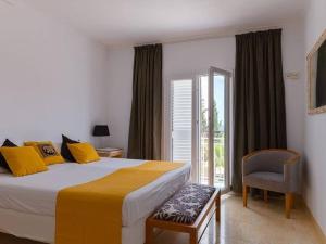 En eller flere senge i et værelse på Luxury White Castle Ibiza