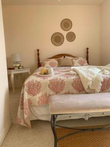 a bedroom with a bed with a pink and white comforter at Phare des Dunes Lighthouse in Tracadie