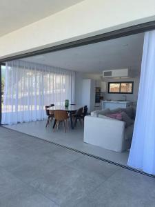 Kuchyň nebo kuchyňský kout v ubytování Villa luxe avec piscine et belle vue mer