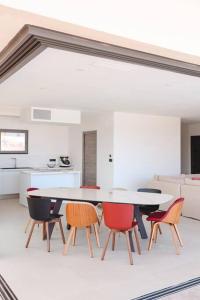 Kuchyň nebo kuchyňský kout v ubytování Villa luxe avec piscine et belle vue mer