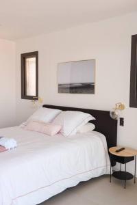Postel nebo postele na pokoji v ubytování Villa luxe avec piscine et belle vue mer