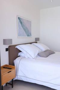 Postel nebo postele na pokoji v ubytování Villa luxe avec piscine et belle vue mer