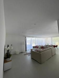 Posezení v ubytování Villa luxe avec piscine et belle vue mer