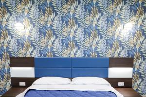 A bed or beds in a room at Palazzo Archeo
