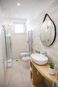 A bathroom at Palazzo Archeo