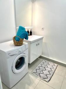 a laundry room with a washing machine and a mirror at Le Havre de Sérénité - Orly - Gare - Parking privé in Athis-Mons