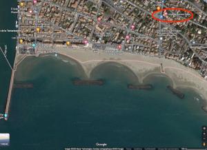 a map of a beach with a red circle at Lovicéa Balnéo Suite, 200m plage in Le Grau-dʼAgde