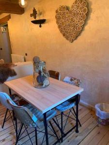 Un lugar para sentarse en Place of charm and tranquility HUT7558