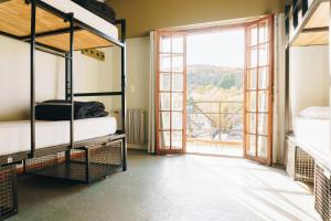Giường trong phòng chung tại Bike Hostel