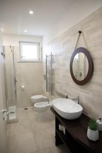 A bathroom at Palazzo Archeo