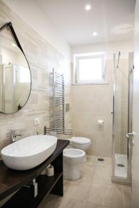 A bathroom at Palazzo Archeo