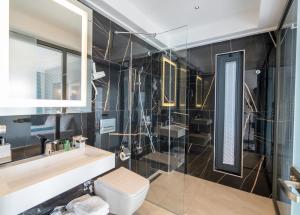 A bathroom at Gümüş Yazar Hotel