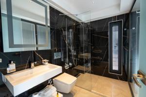 A bathroom at Gümüş Yazar Hotel